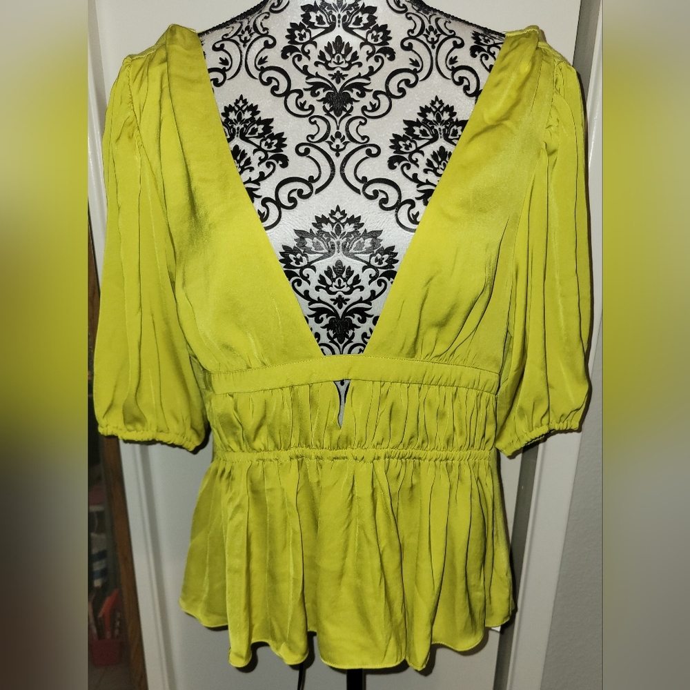 Anthropologie Dolan Left Coast Cut Out V‎ Neck Top sz Medium Lime Green